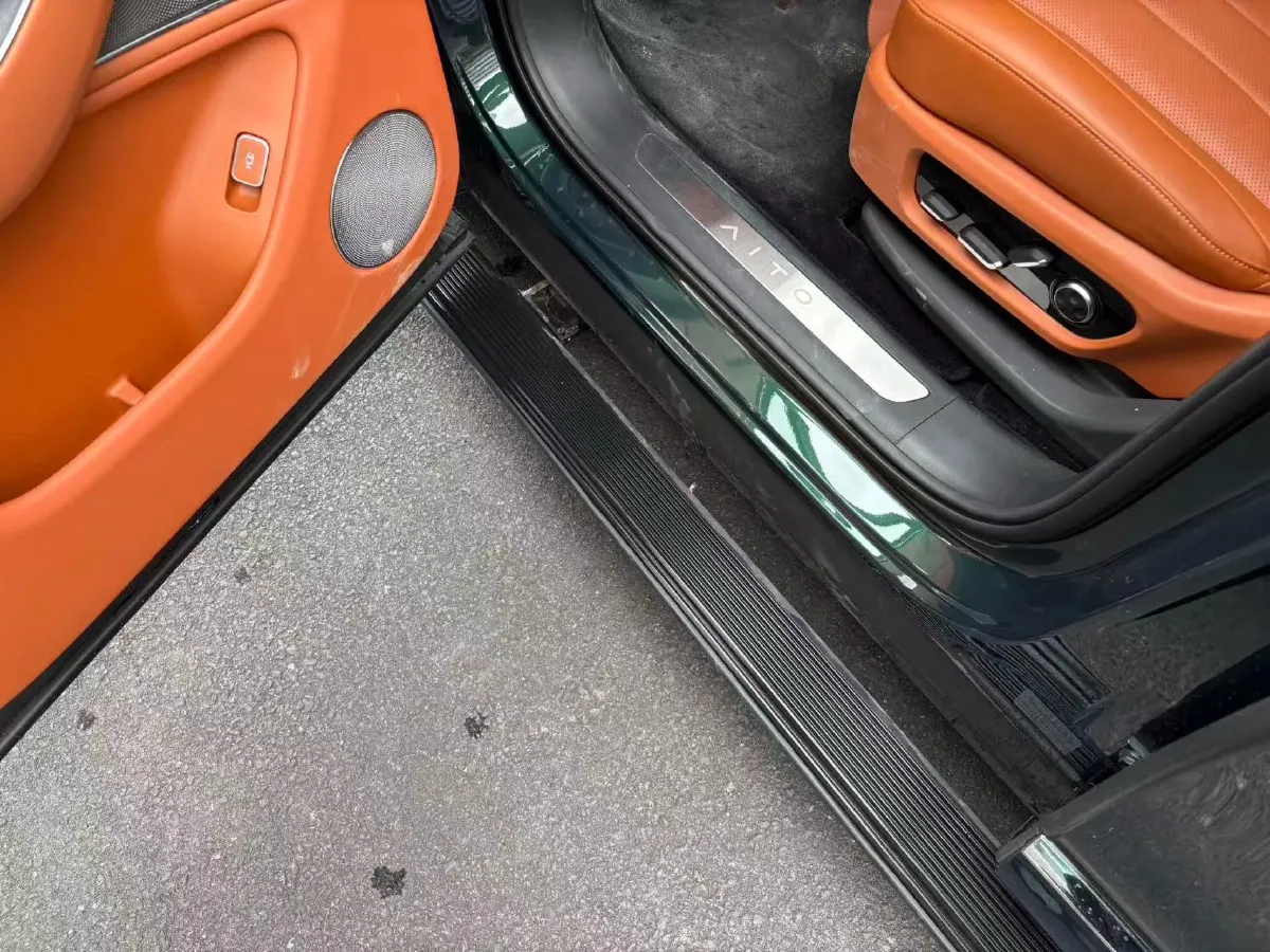 2025 AITO AITO M8 REEV 160HP REEV 53.4KWH,autocango,china used car exporter,china ev exporter,chinese used car exporter,chinese used ev exporter