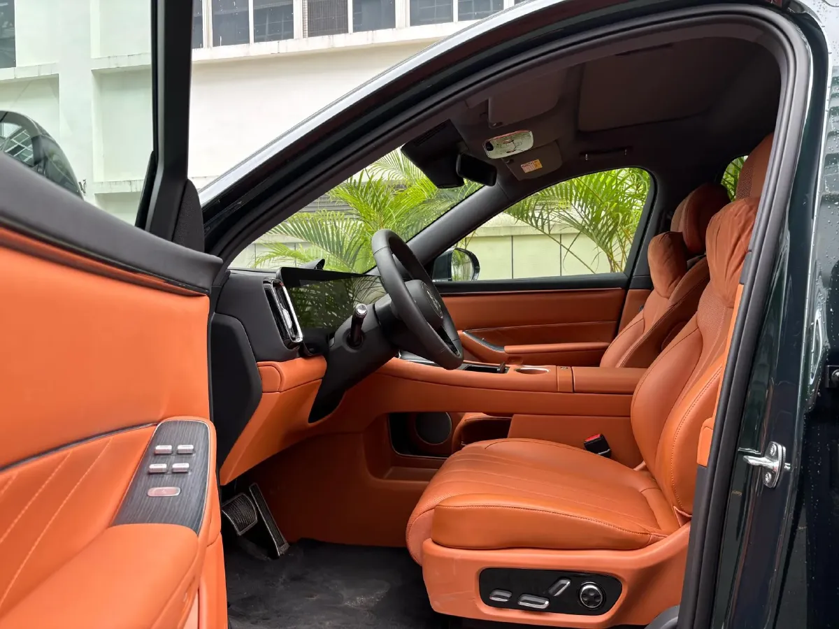 2025 AITO AITO M8 REEV 160HP REEV 53.4KWH,autocango,china used car exporter,china ev exporter,chinese used car exporter,chinese used ev exporter