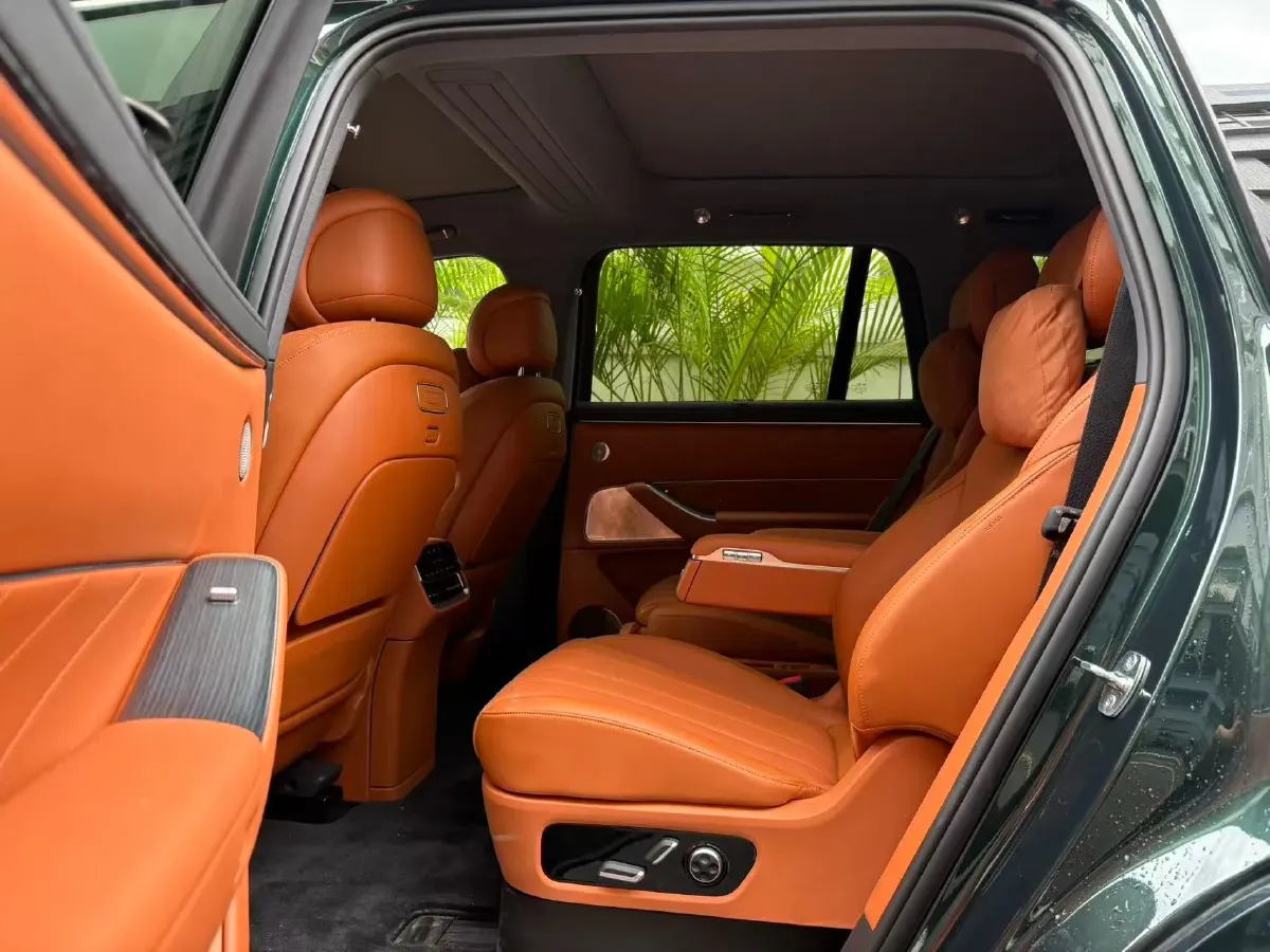 2025 AITO AITO M8 REEV 160HP REEV 53.4KWH,autocango,china used car exporter,china ev exporter,chinese used car exporter,chinese used ev exporter