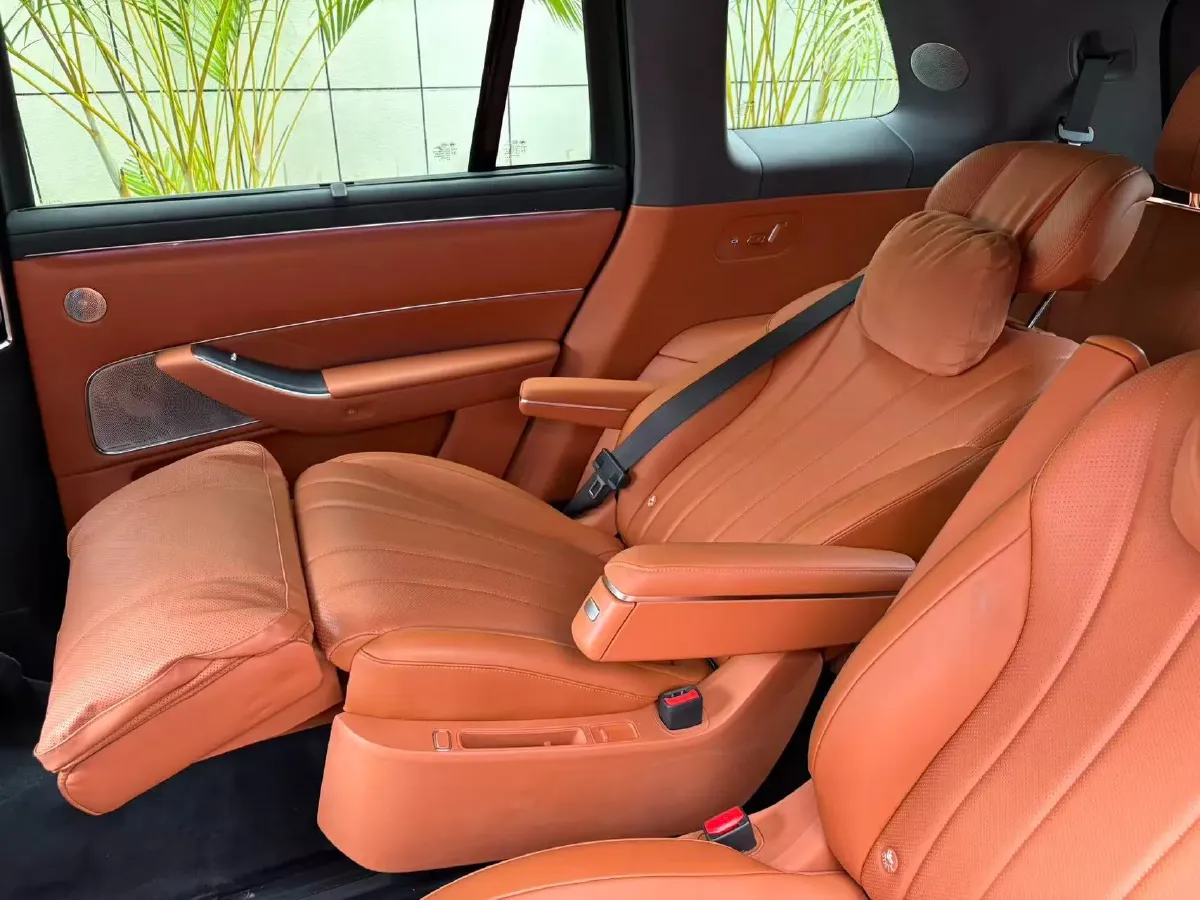 2025 AITO AITO M8 REEV 160HP REEV 53.4KWH,autocango,china used car exporter,china ev exporter,chinese used car exporter,chinese used ev exporter