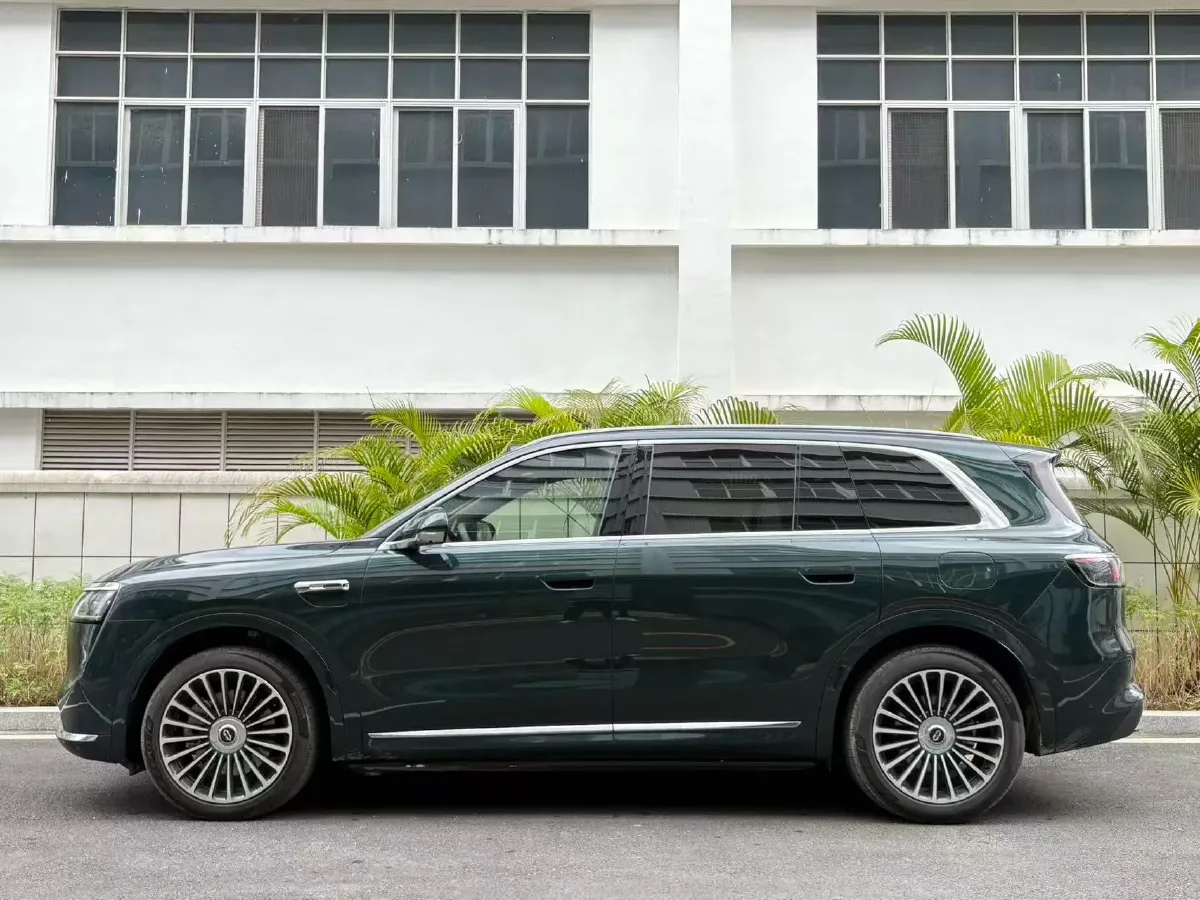 2025 AITO AITO M8 REEV 160HP REEV 53.4KWH,autocango,china used car exporter,china ev exporter,chinese used car exporter,chinese used ev exporter