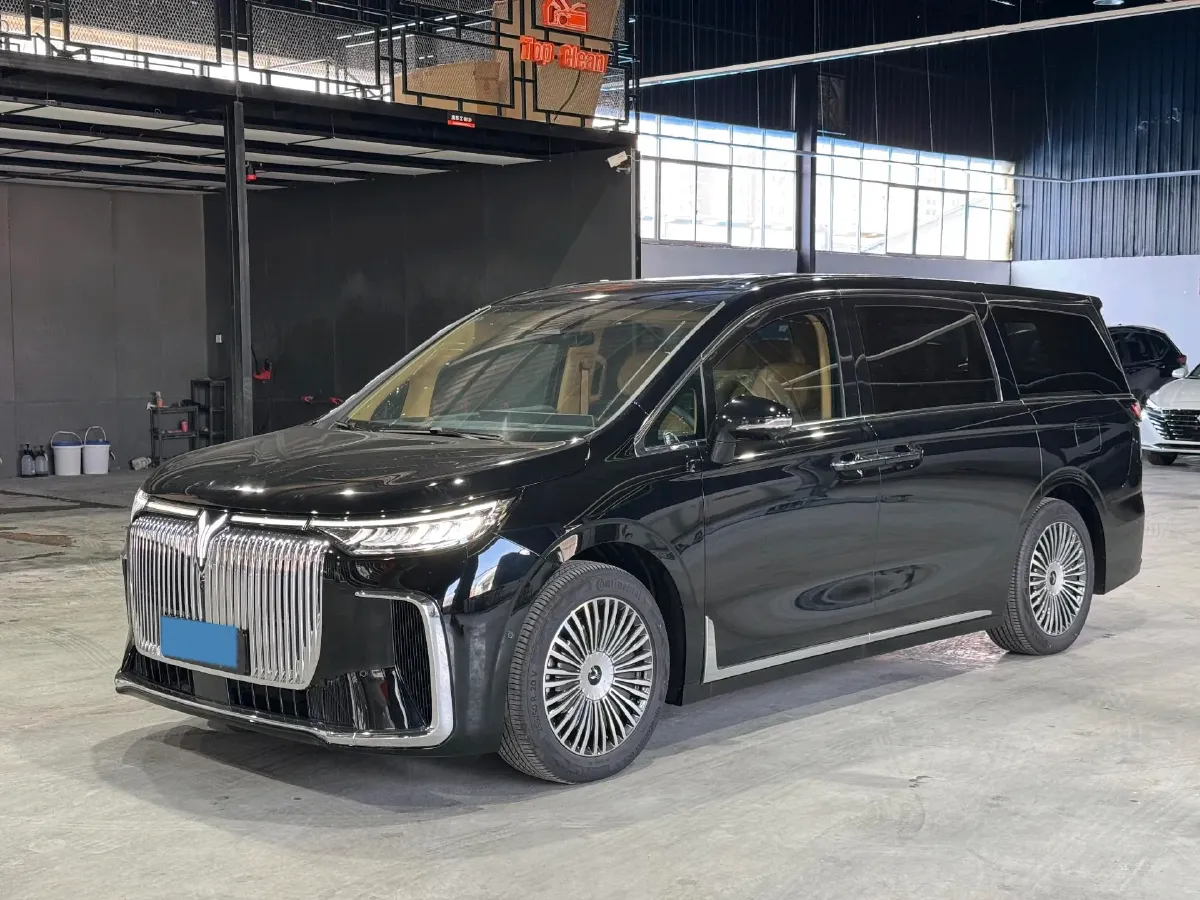 2025 Voyah Dream 1.5T 150HP L4 PHEV 41.7KWH,autocango,china used car exporter,china ev exporter,chinese used car exporter,chinese used ev exporter