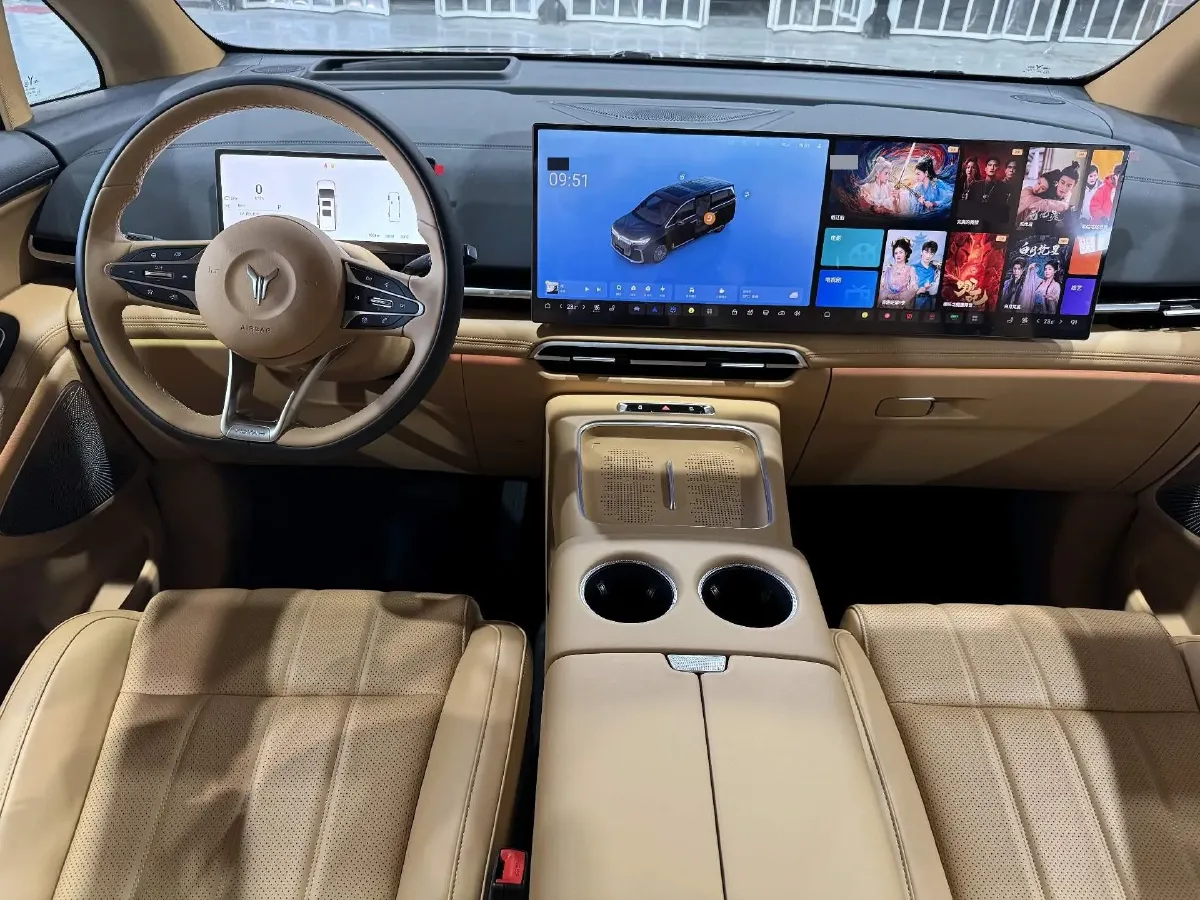 2025 Voyah Dream 1.5T 150HP L4 PHEV 41.7KWH,autocango,china used car exporter,china ev exporter,chinese used car exporter,chinese used ev exporter