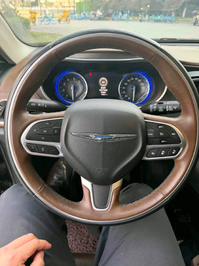 2017 Chrysler Pacifica 3.6L 279HP V6 9AT,autocango,china used car exporter,china ev exporter,chinese used car exporter,chinese used ev exporter