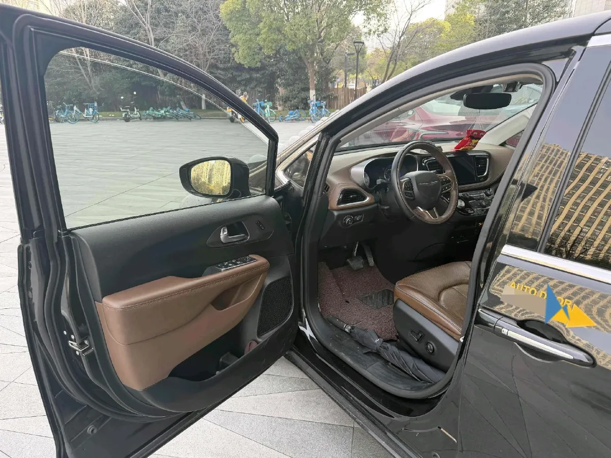 2017 Chrysler Pacifica 3.6L 279HP V6 9AT,autocango,china used car exporter,china ev exporter,chinese used car exporter,chinese used ev exporter