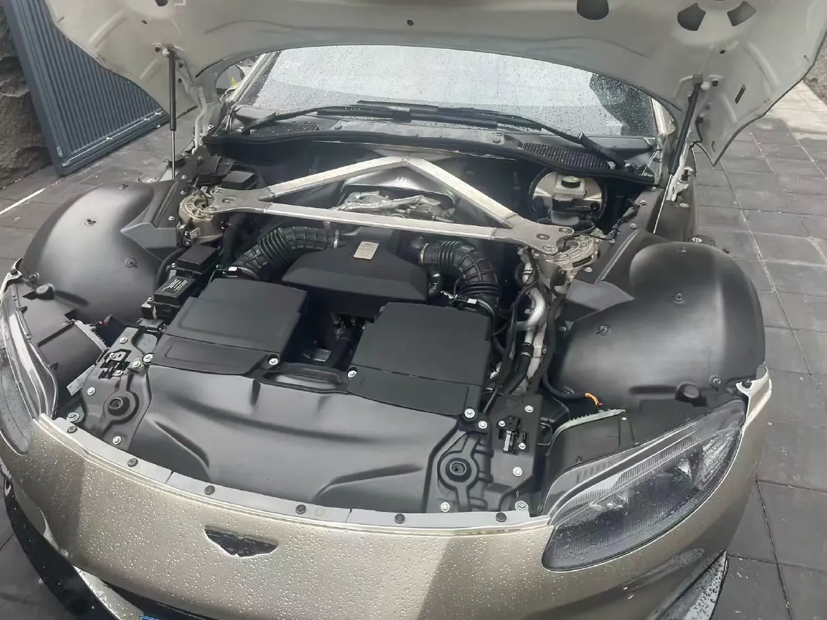 2023 Aston Martin V8 Vantage 4.0T 510HP V8 8AT,autocango,china used car exporter,china ev exporter,chinese used car exporter,chinese used ev exporter