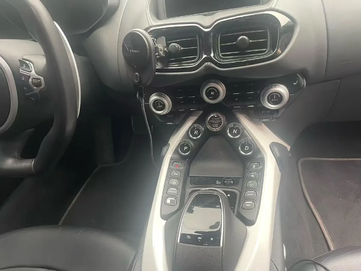 2023 Aston Martin V8 Vantage 4.0T 510HP V8 8AT,autocango,china used car exporter,china ev exporter,chinese used car exporter,chinese used ev exporter