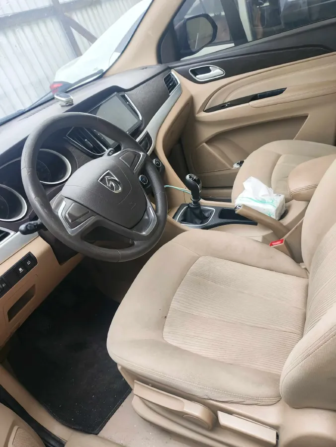 2019 BaoJun 730 1.5L 105HP L4 6MT,autocango,china used car exporter,china ev exporter,chinese used car exporter,chinese used ev exporter
