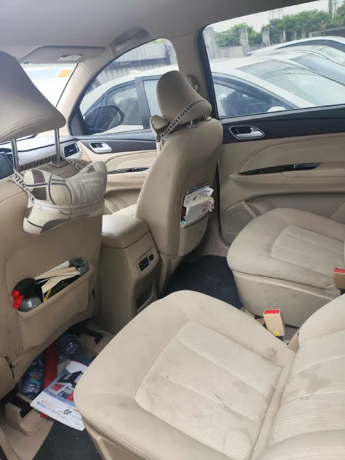 2019 BaoJun 730 1.5L 105HP L4 6MT,autocango,china used car exporter,china ev exporter,chinese used car exporter,chinese used ev exporter