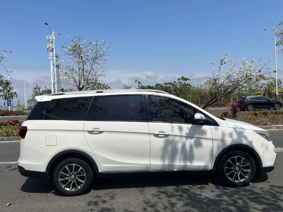 2019 BaoJun 730 1.5T 151HP L4 CVT,autocango,china used car exporter,china ev exporter,chinese used car exporter,chinese used ev exporter