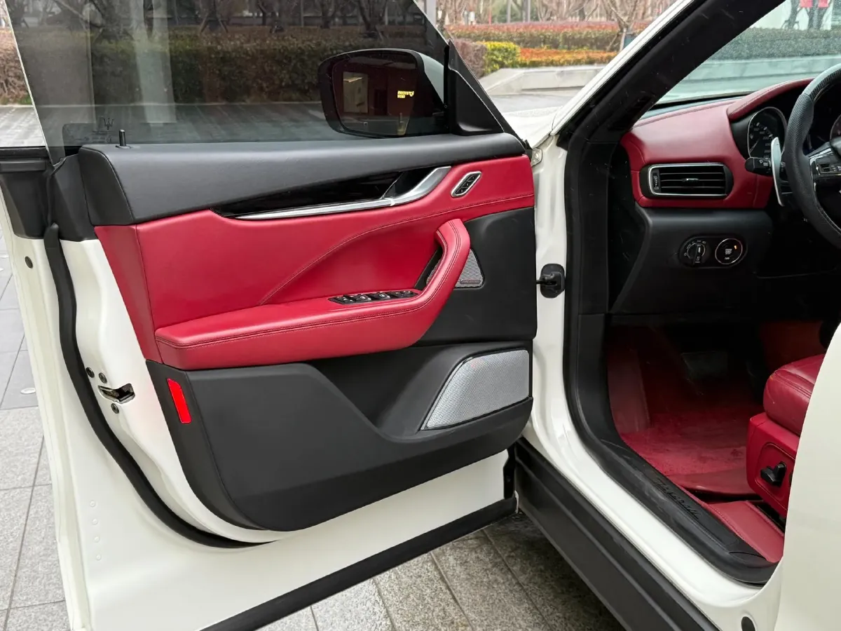 2018 Maserati Levante 3.0T 350HP V6 8AT,autocango,china used car exporter,china ev exporter,chinese used car exporter,chinese used ev exporter