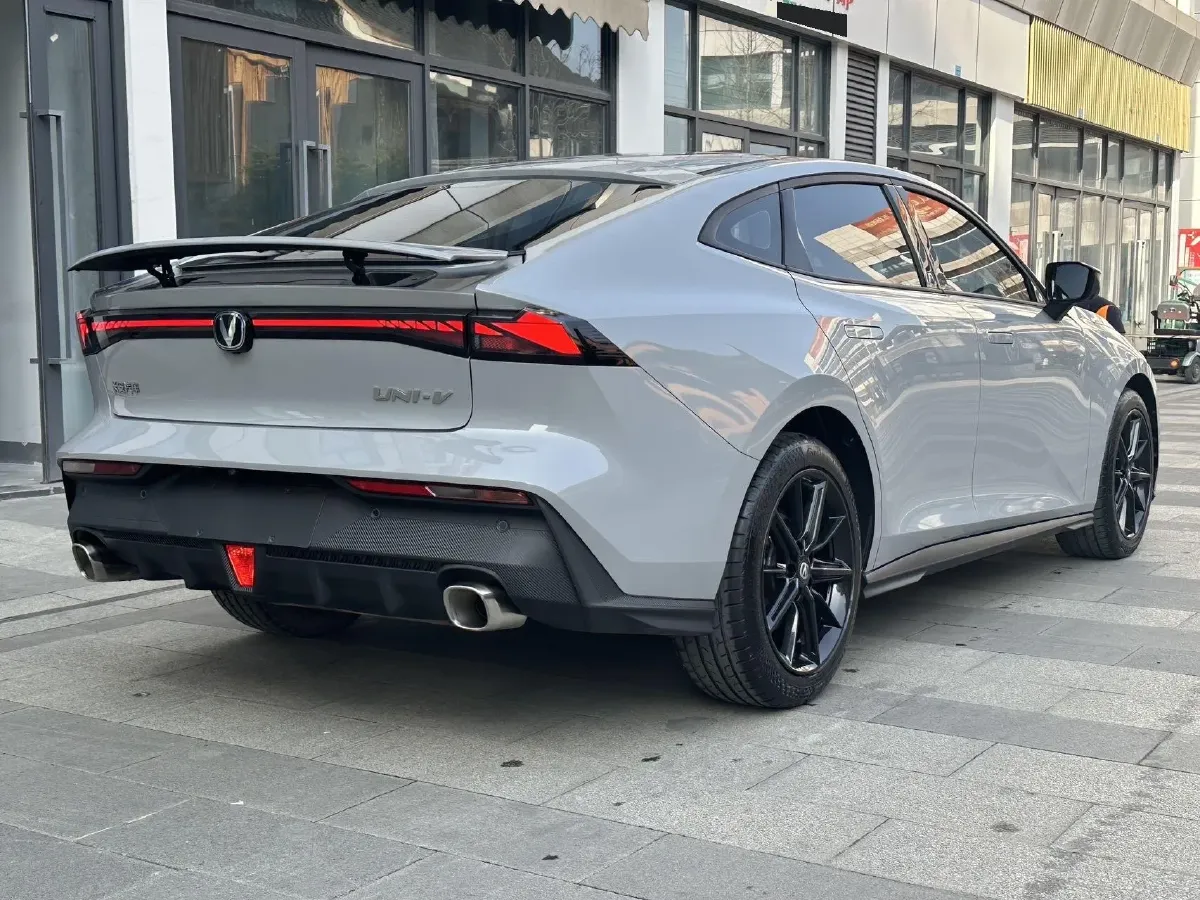 2022 ChangAn UNI-V 1.5T 188HP L4 7DCT,autocango,china used car exporter,china ev exporter,chinese used car exporter,chinese used ev exporter