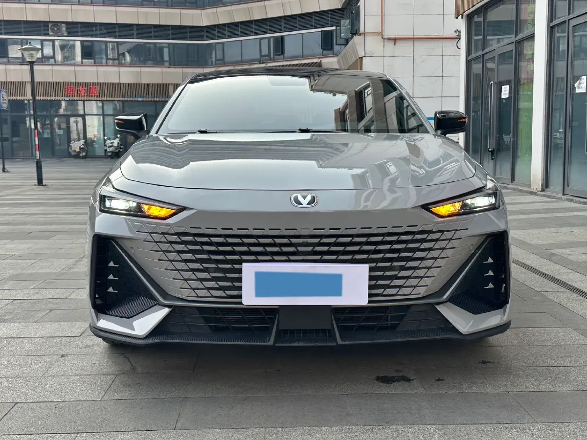 2022 ChangAn UNI-V 1.5T 188HP L4 7DCT,autocango,china used car exporter,china ev exporter,chinese used car exporter,chinese used ev exporter