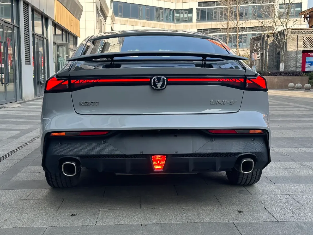 2022 ChangAn UNI-V 1.5T 188HP L4 7DCT,autocango,china used car exporter,china ev exporter,chinese used car exporter,chinese used ev exporter