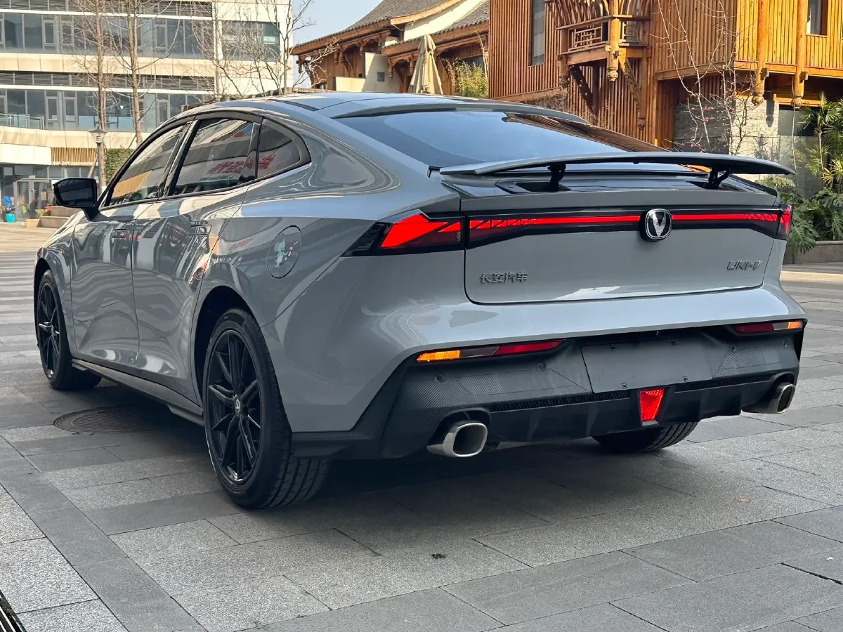 2022 ChangAn UNI-V 1.5T 188HP L4 7DCT,autocango,china used car exporter,china ev exporter,chinese used car exporter,chinese used ev exporter