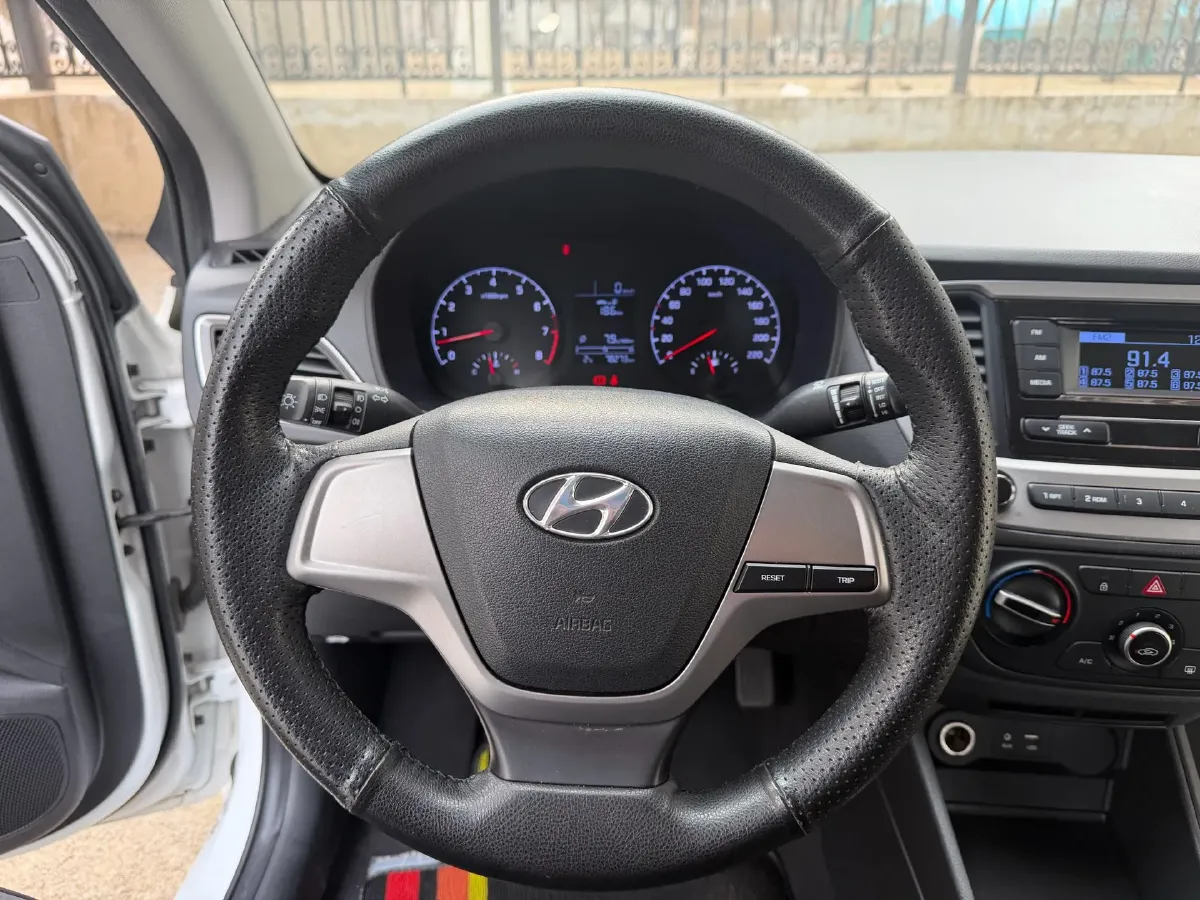 2016 Hyundai Verna 1.4L 100HP L4 6MT,autocango,china used car exporter,china ev exporter,chinese used car exporter,chinese used ev exporter