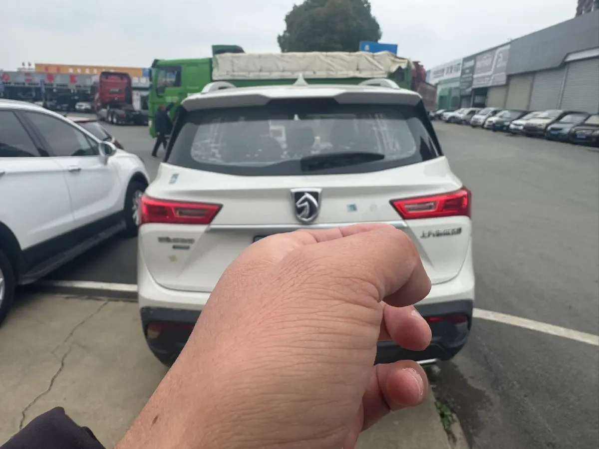 2018 BaoJun 530 1.5T 150HP L4 6MT,autocango,china used car exporter,china ev exporter,chinese used car exporter,chinese used ev exporter