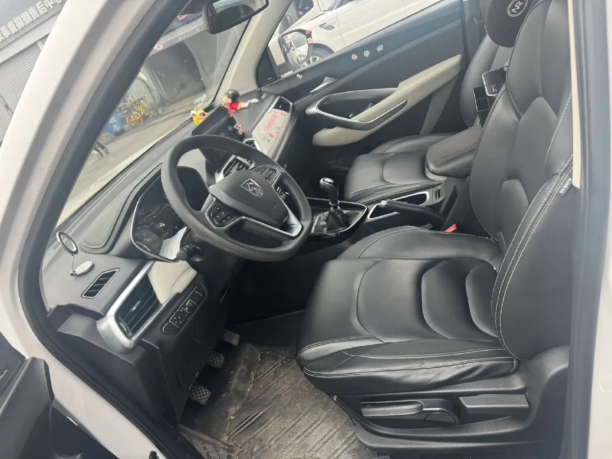 2018 BaoJun 530 1.5T 150HP L4 6MT,autocango,china used car exporter,china ev exporter,chinese used car exporter,chinese used ev exporter