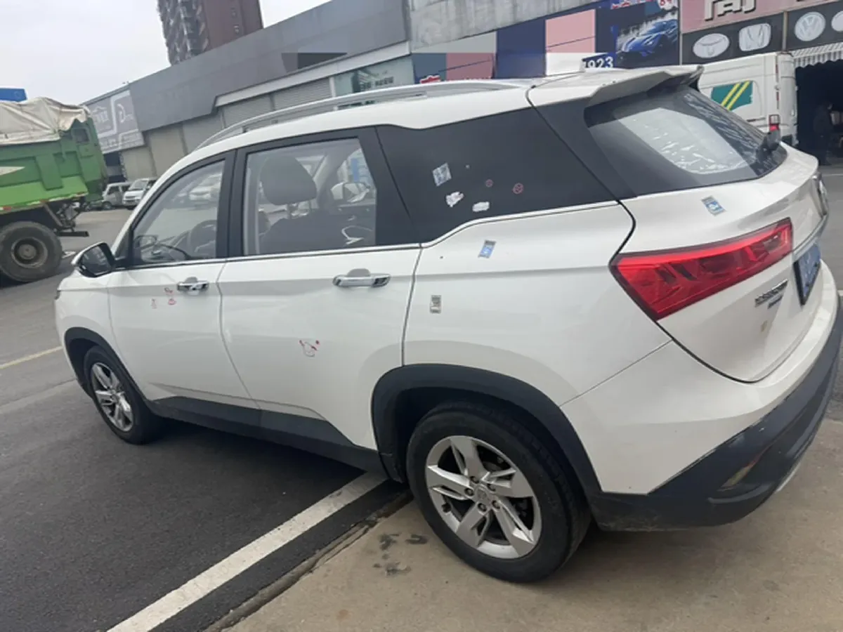 2018 BaoJun 530 1.5T 150HP L4 6MT,autocango,china used car exporter,china ev exporter,chinese used car exporter,chinese used ev exporter