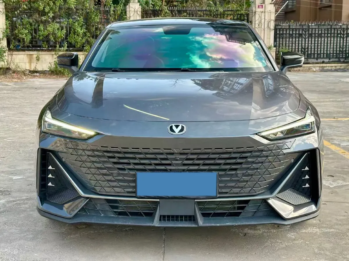 2022 ChangAn UNI-V 1.5T 188HP L4 7DCT,autocango,china used car exporter,china ev exporter,chinese used car exporter,chinese used ev exporter