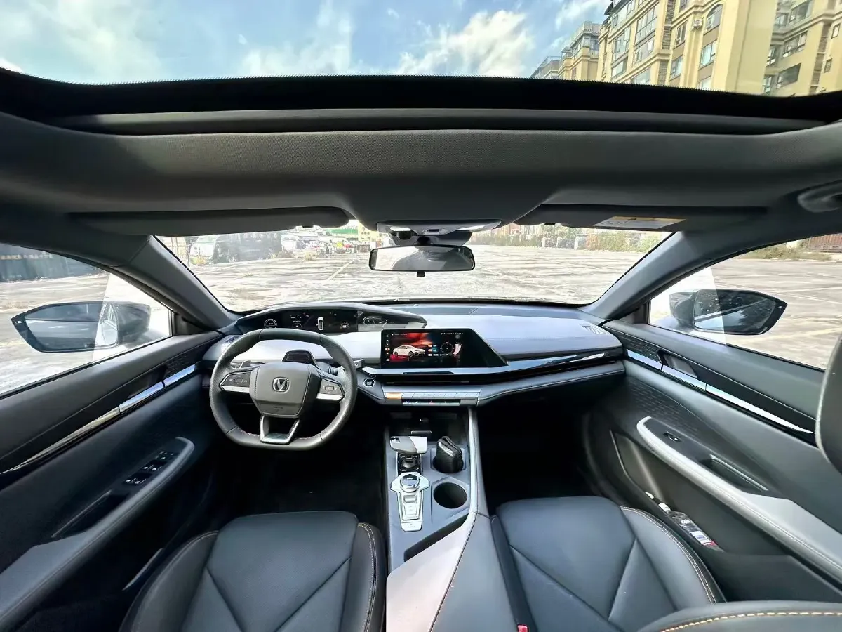 2022 ChangAn UNI-V 1.5T 188HP L4 7DCT,autocango,china used car exporter,china ev exporter,chinese used car exporter,chinese used ev exporter