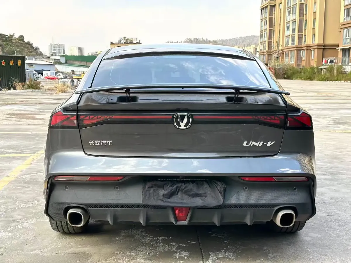 2022 ChangAn UNI-V 1.5T 188HP L4 7DCT,autocango,china used car exporter,china ev exporter,chinese used car exporter,chinese used ev exporter