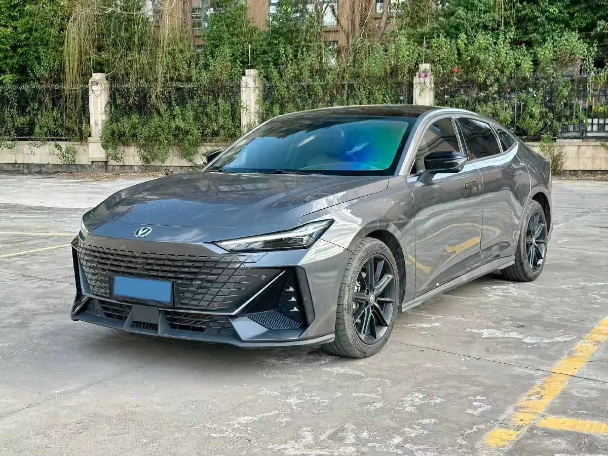 2022 ChangAn UNI-V 1.5T 188HP L4 7DCT,autocango,china used car exporter,china ev exporter,chinese used car exporter,chinese used ev exporter