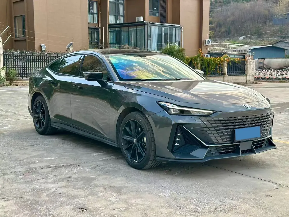 2022 ChangAn UNI-V 1.5T 188HP L4 7DCT,autocango,china used car exporter,china ev exporter,chinese used car exporter,chinese used ev exporter