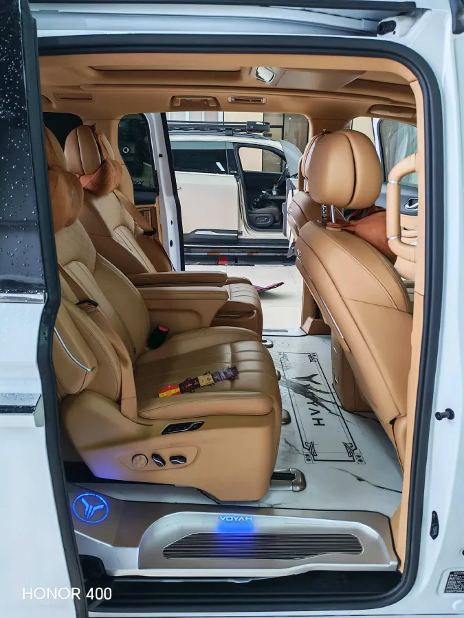 2024 Voyah Dream 1.5T 150HP L4 PHEV 43KWH,autocango,china used car exporter,china ev exporter,chinese used car exporter,chinese used ev exporter