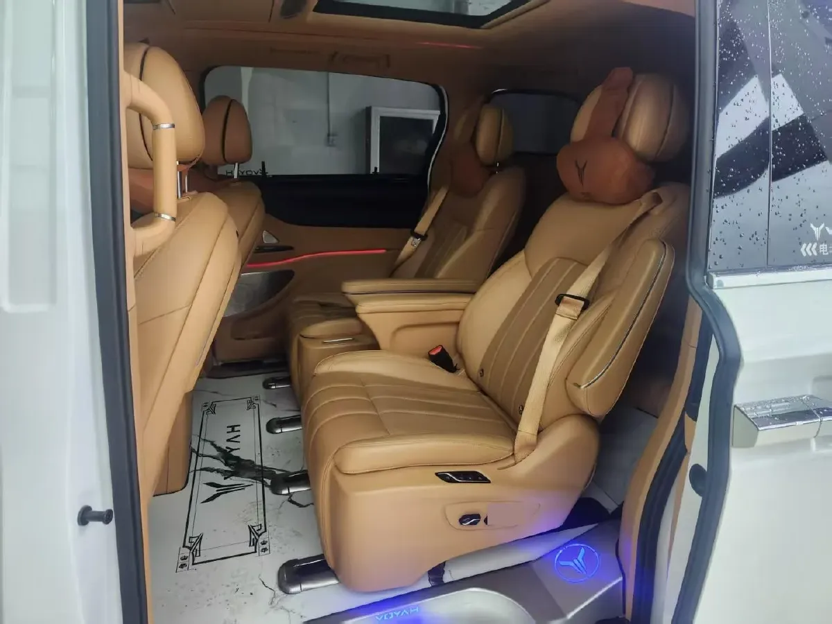 2024 Voyah Dream 1.5T 150HP L4 PHEV 43KWH,autocango,china used car exporter,china ev exporter,chinese used car exporter,chinese used ev exporter