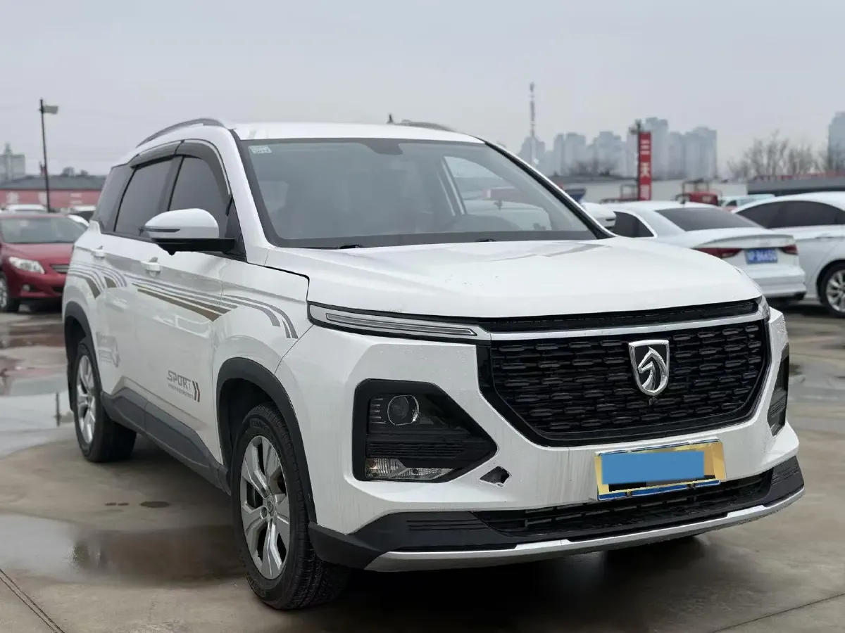 2020 BaoJun 530 1.5T 147HP L4 6MT,autocango,china used car exporter,china ev exporter,chinese used car exporter,chinese used ev exporter