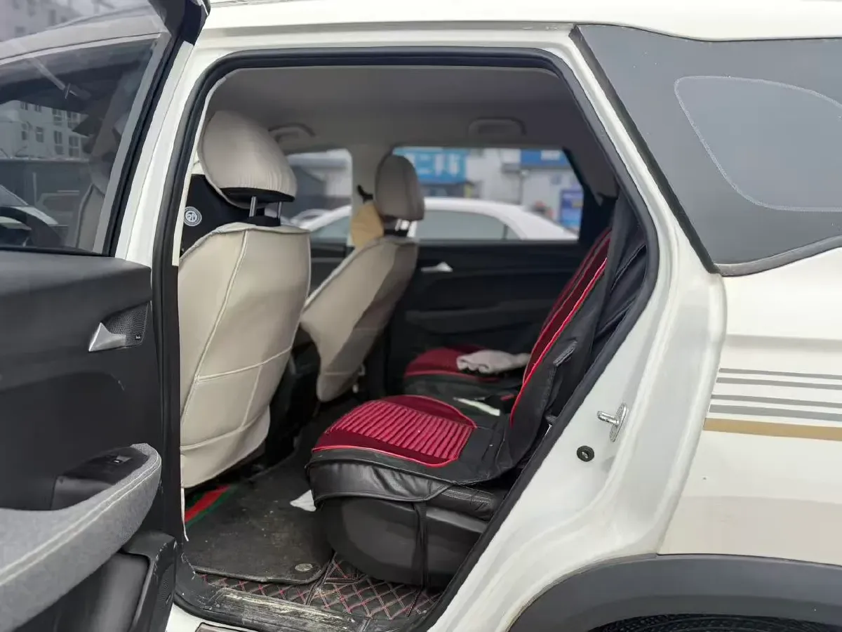 2020 BaoJun 530 1.5T 147HP L4 6MT,autocango,china used car exporter,china ev exporter,chinese used car exporter,chinese used ev exporter