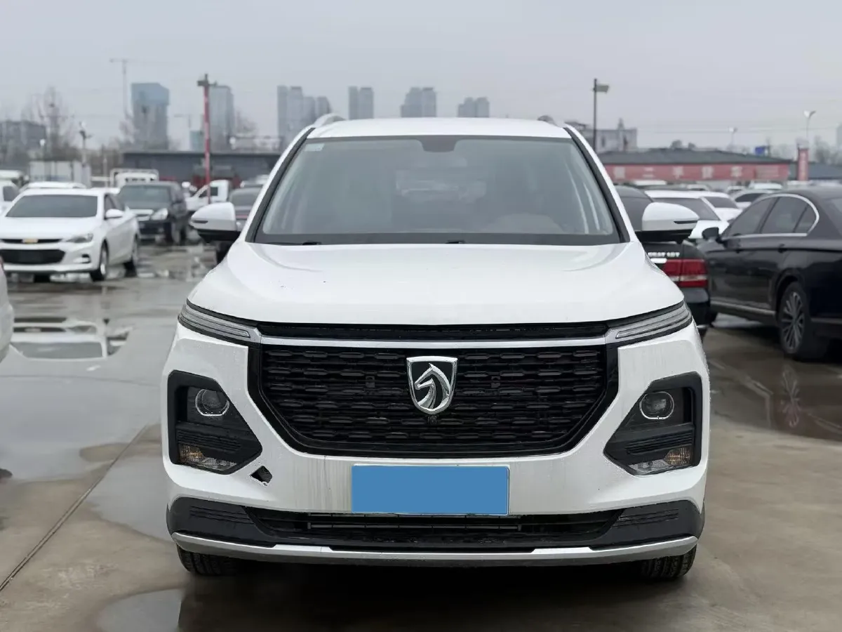 2020 BaoJun 530 1.5T 147HP L4 6MT,autocango,china used car exporter,china ev exporter,chinese used car exporter,chinese used ev exporter