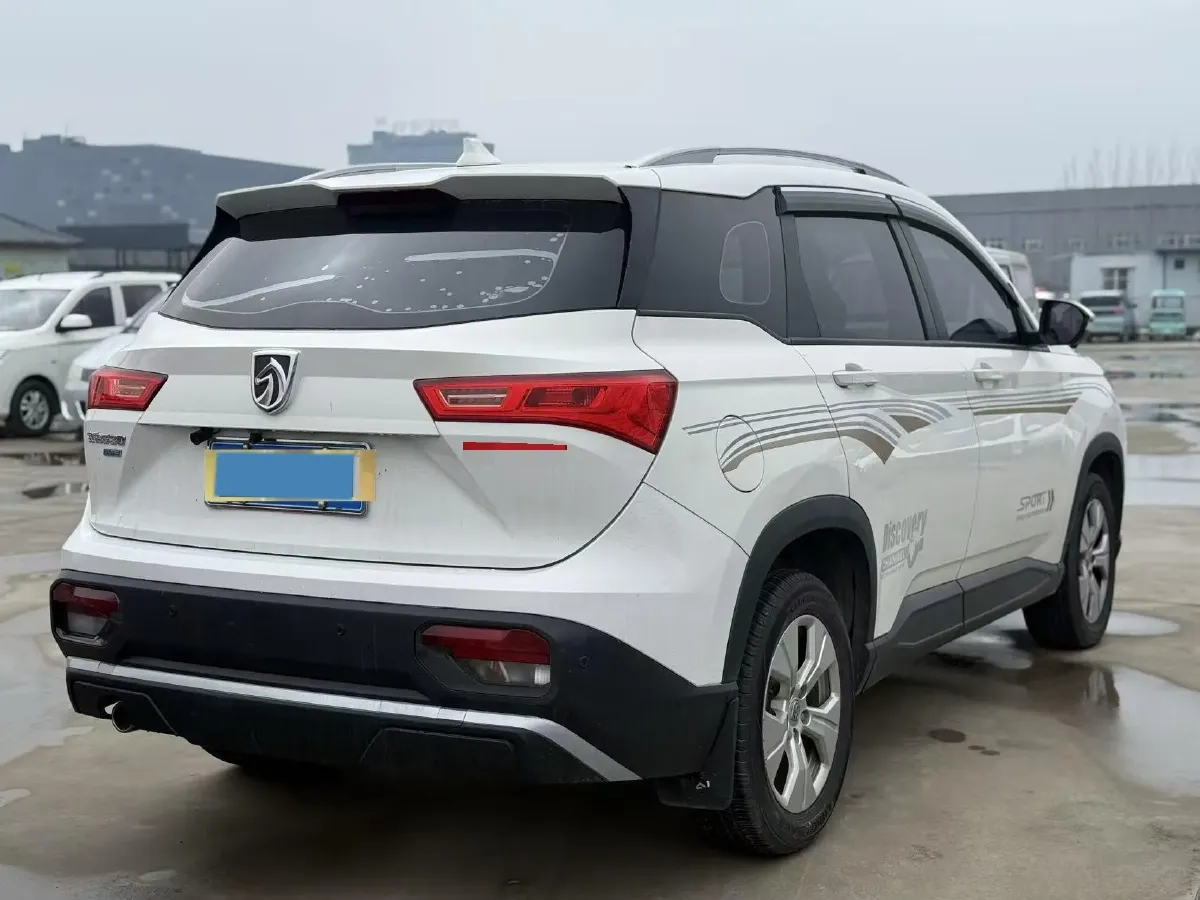 2020 BaoJun 530 1.5T 147HP L4 6MT,autocango,china used car exporter,china ev exporter,chinese used car exporter,chinese used ev exporter