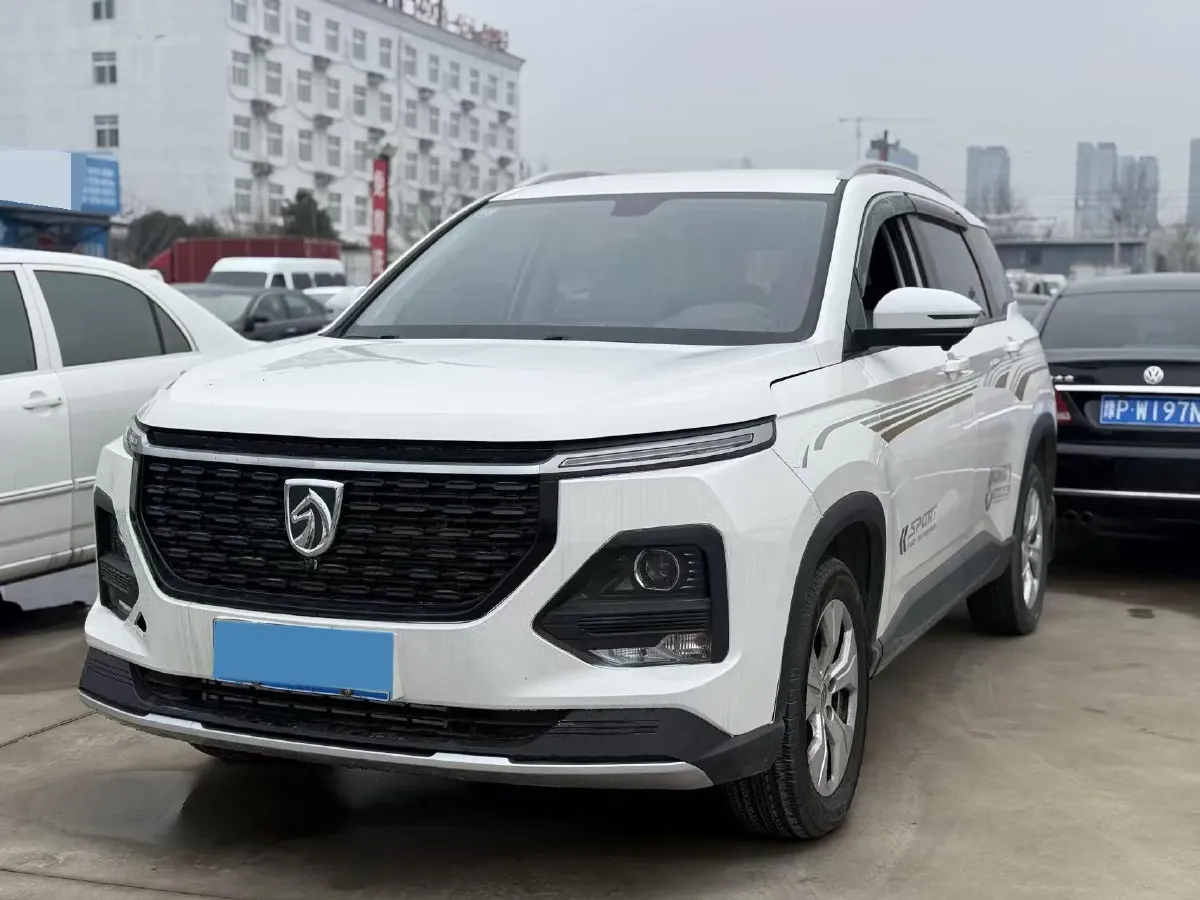 2020 BaoJun 530 1.5T 147HP L4 6MT,autocango,china used car exporter,china ev exporter,chinese used car exporter,chinese used ev exporter