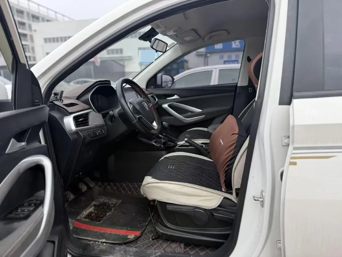 2020 BaoJun 530 1.5T 147HP L4 6MT,autocango,china used car exporter,china ev exporter,chinese used car exporter,chinese used ev exporter