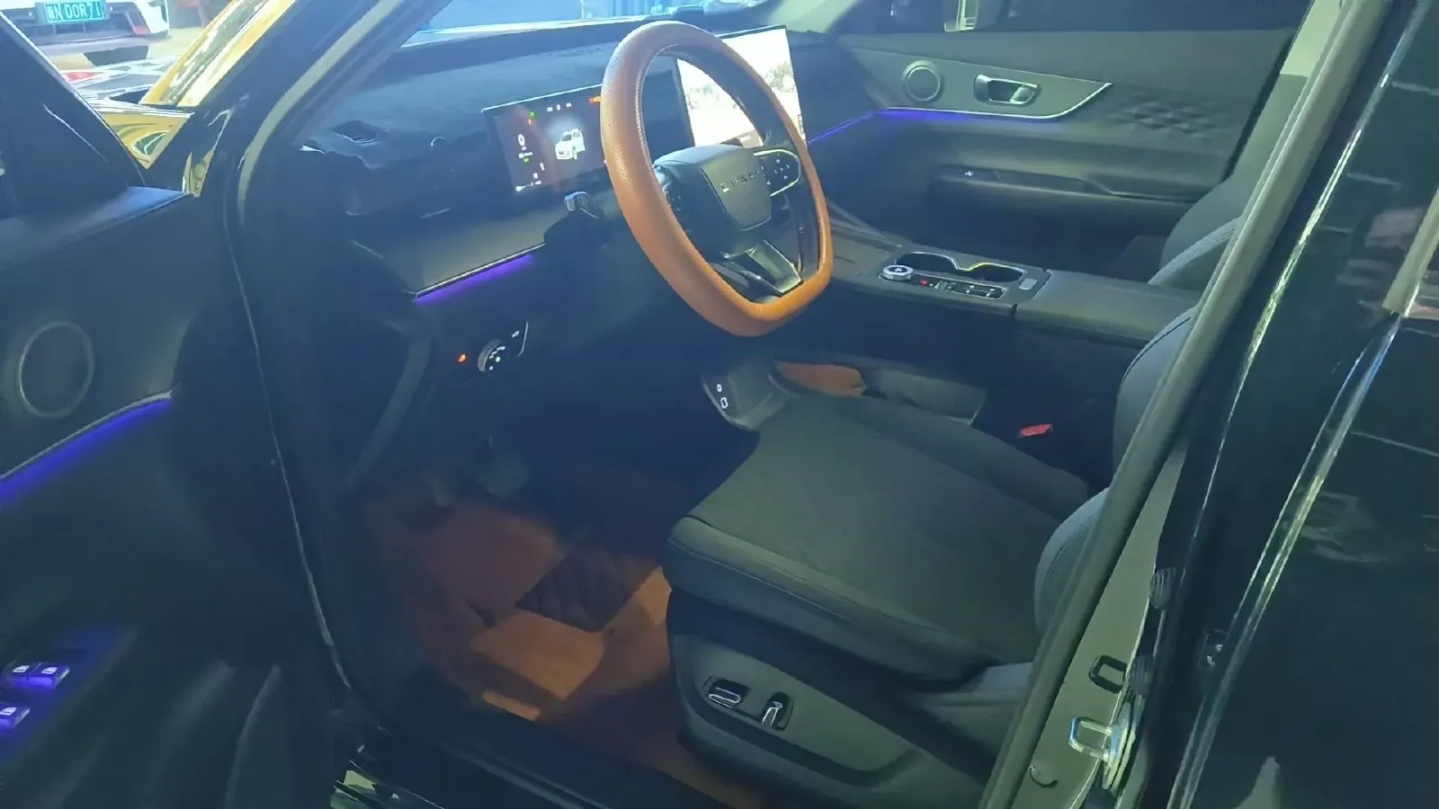 2025 Chery Tiggo 8 Plus 1.6T 197HP L4 7DCT,autocango,china used car exporter,china ev exporter,chinese used car exporter,chinese used ev exporter