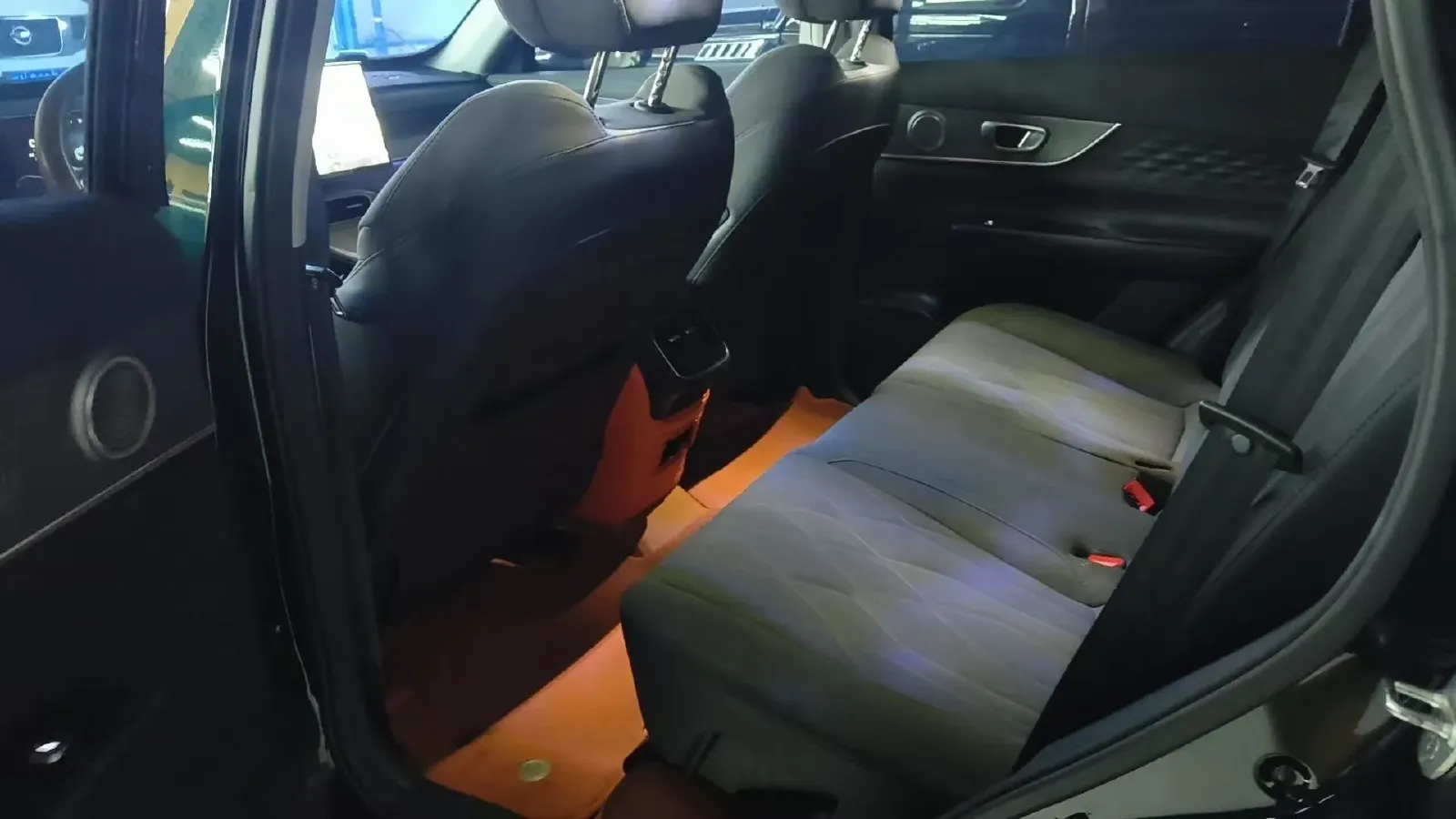 2025 Chery Tiggo 8 Plus 1.6T 197HP L4 7DCT,autocango,china used car exporter,china ev exporter,chinese used car exporter,chinese used ev exporter