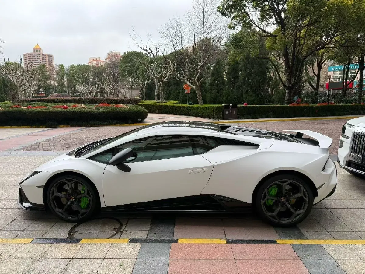 2023 Lamborghini Huracán 5.2L 640HP V10 7DCT,autocango,china used car exporter,china ev exporter,chinese used car exporter,chinese used ev exporter