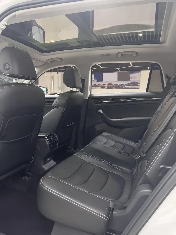 2019 Skoda Superb 2.0T 220HP L4 7DCT,autocango,china used car exporter,china ev exporter,chinese used car exporter,chinese used ev exporter