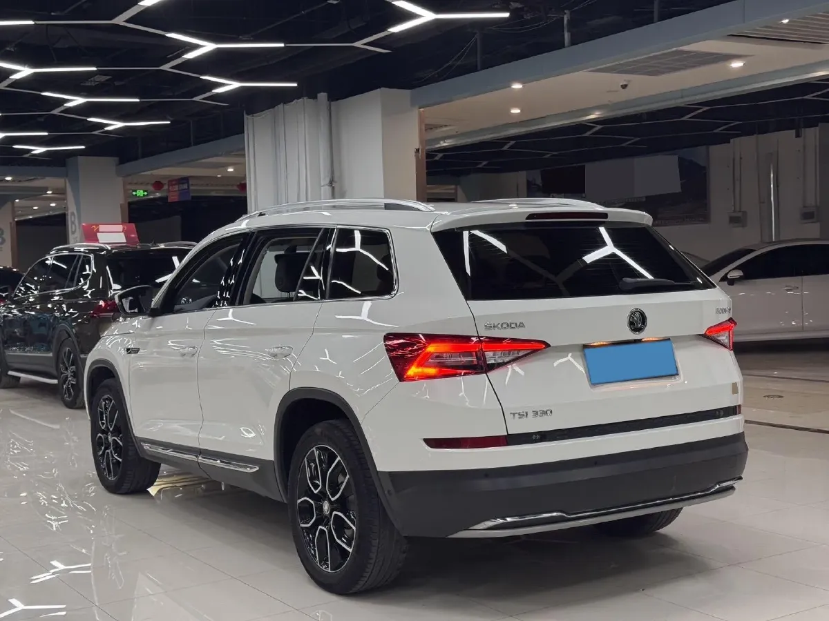 2019 Skoda Superb 2.0T 220HP L4 7DCT,autocango,china used car exporter,china ev exporter,chinese used car exporter,chinese used ev exporter