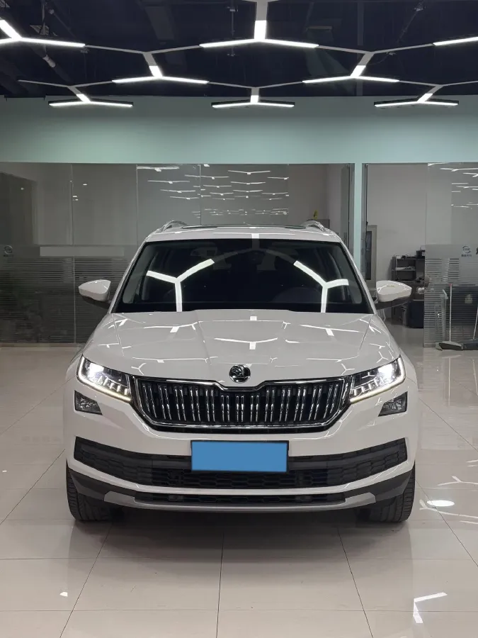 2019 Skoda Superb 2.0T 220HP L4 7DCT,autocango,china used car exporter,china ev exporter,chinese used car exporter,chinese used ev exporter