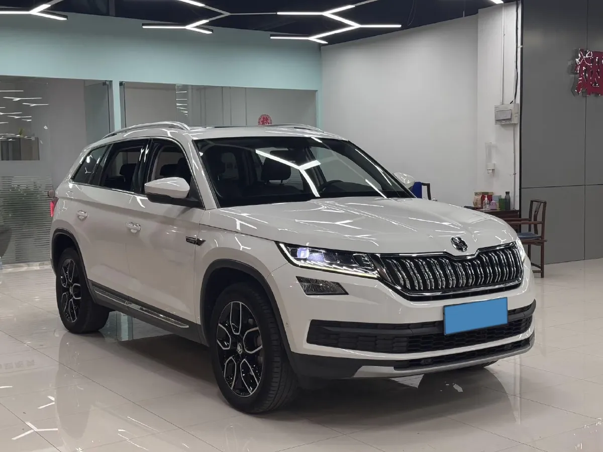 2019 Skoda Superb 2.0T 220HP L4 7DCT,autocango,china used car exporter,china ev exporter,chinese used car exporter,chinese used ev exporter