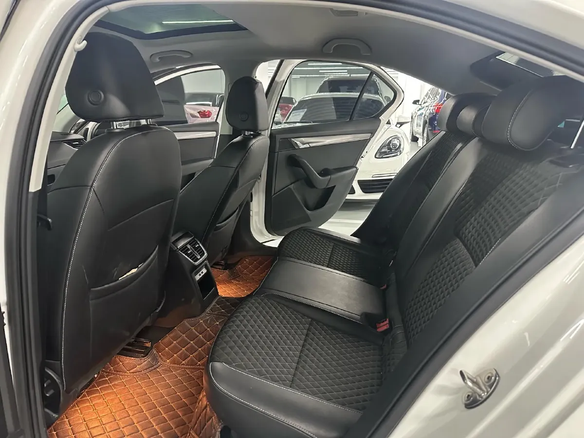 2019 Skoda Octavia 1.2T 116HP L4 7DCT,autocango,china used car exporter,china ev exporter,chinese used car exporter,chinese used ev exporter