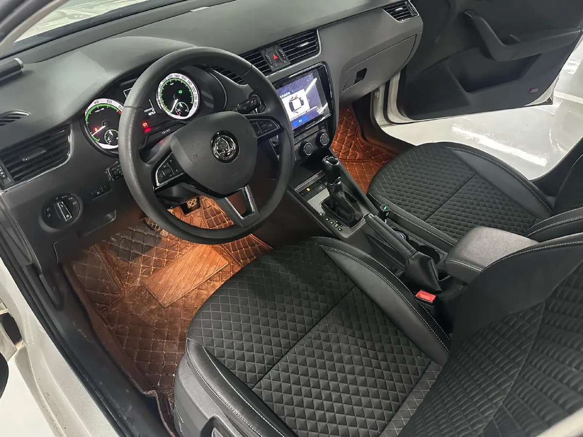 2019 Skoda Octavia 1.2T 116HP L4 7DCT,autocango,china used car exporter,china ev exporter,chinese used car exporter,chinese used ev exporter