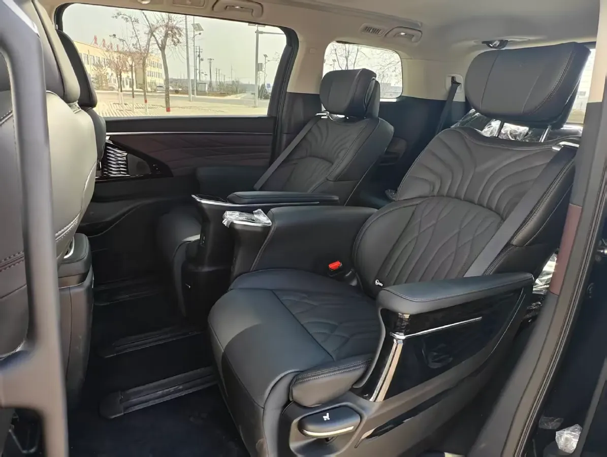 2024 GAC Trumpchi M8 2.0T 252HP L4 8AT,autocango,china used car exporter,china ev exporter,chinese used car exporter,chinese used ev exporter