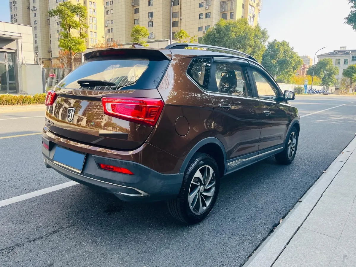 2017 BaoJun 560 1.5T 150HP L4 6DCT,autocango,china used car exporter,china ev exporter,chinese used car exporter,chinese used ev exporter