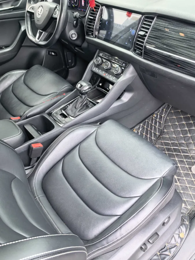 2019 Skoda Superb 2.0T 220HP L4 7DCT,autocango,china used car exporter,china ev exporter,chinese used car exporter,chinese used ev exporter