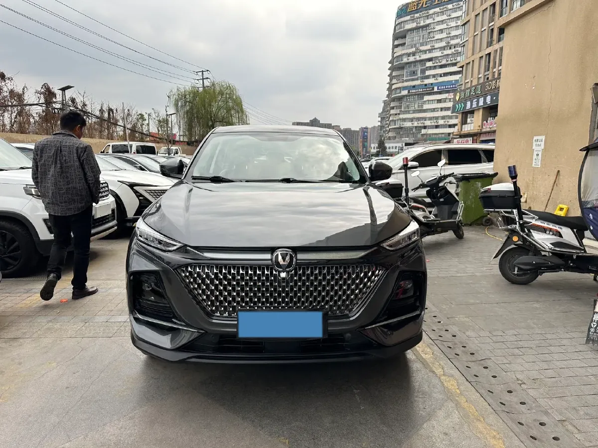 2024 ChangAn X7 PLUS 1.5T 188HP L4 7DCT,autocango,china used car exporter,china ev exporter,chinese used car exporter,chinese used ev exporter