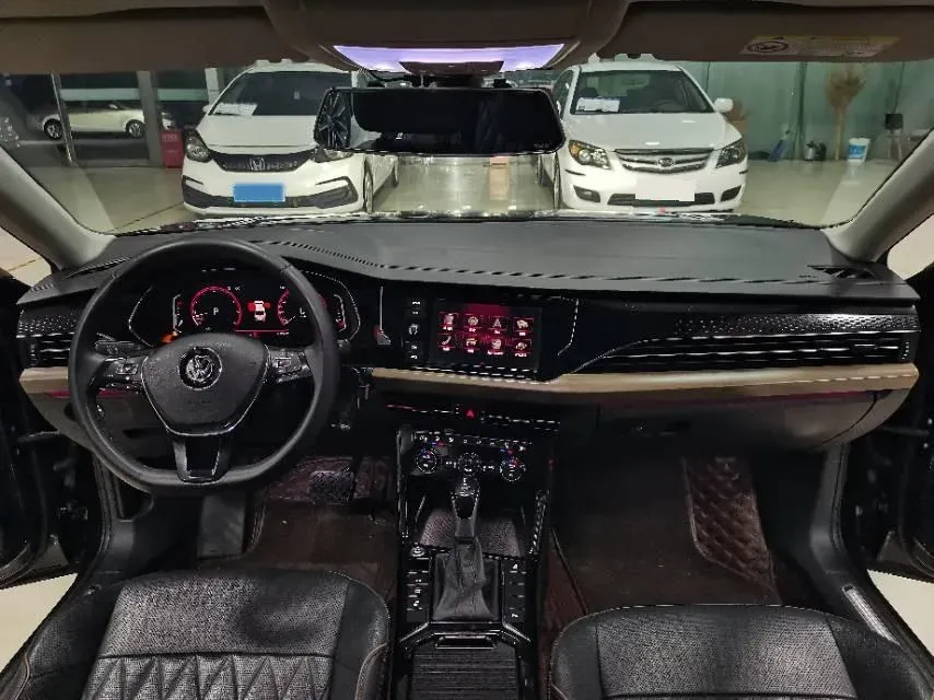 2019 Volvo V40 1.5T 152HP L4 6AT,autocango,china used car exporter,china ev exporter,chinese used car exporter,chinese used ev exporter